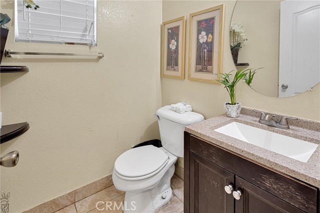 Detail Gallery Image 14 of 43 For 13200 Sunland St, Oak Hills,  CA 92344 - 4 Beds | 2/1 Baths