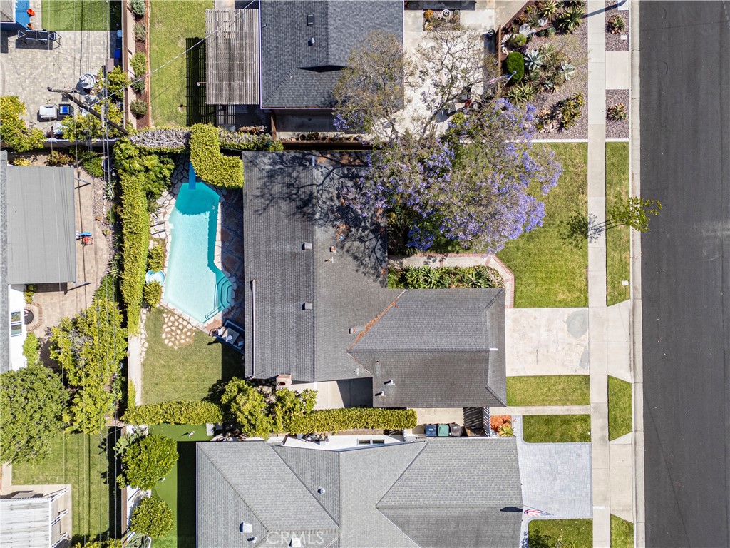 https://media.crmls.org/medias/3523d0d1-776c-4442-a438-86347a11c5b5.jpg?preset=X-Large