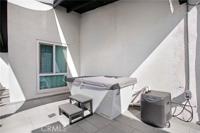 20200 Clark Street, Woodland Hills CA: https://media.crmls.org/medias/3523e02b-0408-44e5-b288-e553ec7b8ad5.jpg