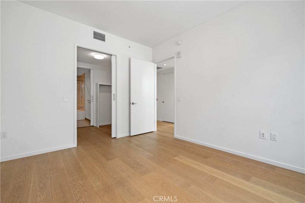 https://media.crmls.org/medias/3524e090-0ae5-4c67-b9ba-ae21b0ca6d39.jpg?preset=X-Large