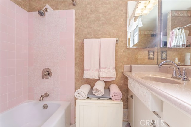 Detail Gallery Image 23 of 34 For 8811 Hayvenhurst Ave, North Hills,  CA 91343 - 4 Beds | 2 Baths