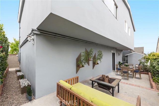 Guest house yard