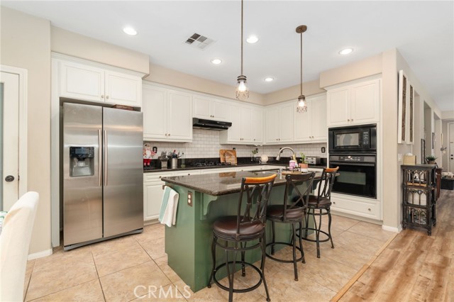 Detail Gallery Image 9 of 34 For 4682 Meadow Dr., Carlsbad,  CA 92010 - 5 Beds | 4 Baths