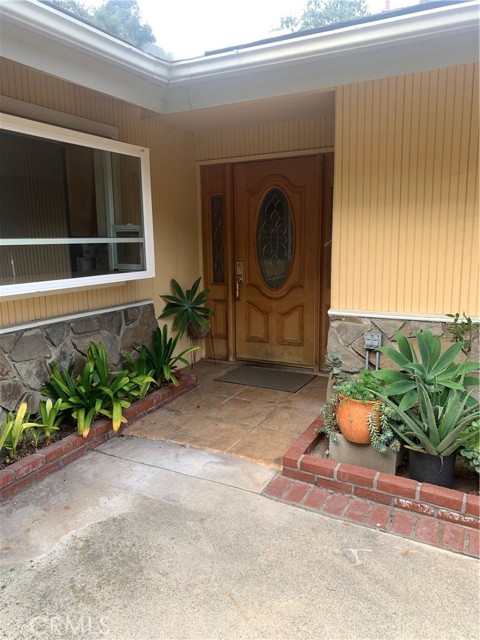 Detail Gallery Image 3 of 6 For 1918 Calafia St, Glendale,  CA 91208 - 3 Beds | 2 Baths