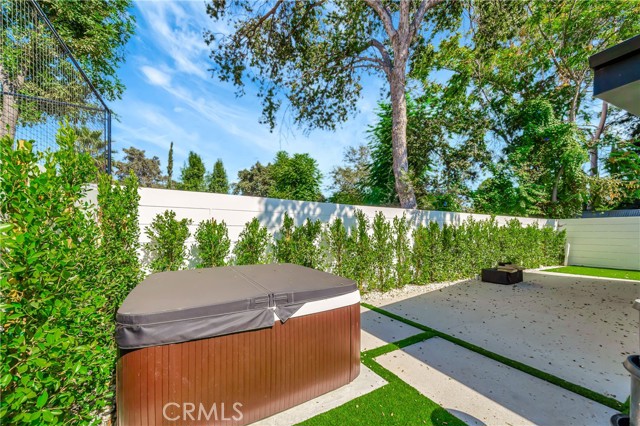 Detail Gallery Image 3 of 23 For 23453 Collins, Woodland Hills,  CA 91367 - 2 Beds | 2 Baths