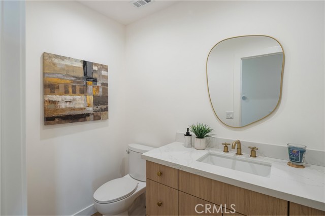 20109 Archwood Street, Winnetka CA: https://media.crmls.org/medias/3526f229-e468-43d1-8e5f-31bd3fa3ad76.jpg
