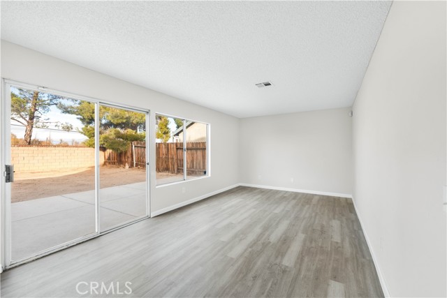 Detail Gallery Image 19 of 36 For 1555 Renee St, Lancaster,  CA 93535 - 3 Beds | 2/1 Baths