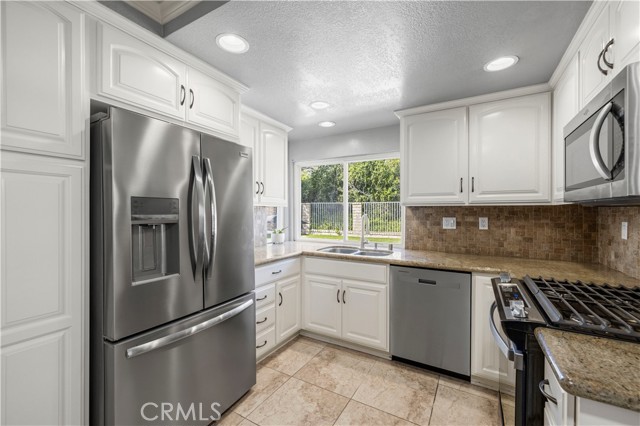 Detail Gallery Image 33 of 66 For 28245 Stonington, Saugus,  CA 91350 - 4 Beds | 3 Baths