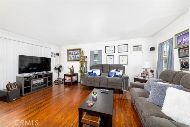 Detail Gallery Image 6 of 30 For 2002 N Salinas Ave, Los Angeles,  CA 90059 - 2 Beds | 1 Baths