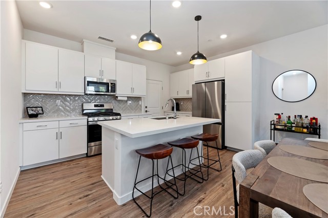 5680 Kate Way, Fontana CA: https://media.crmls.org/medias/35283d03-3e14-47e0-bcaf-4e2f8dd36a4d.jpg