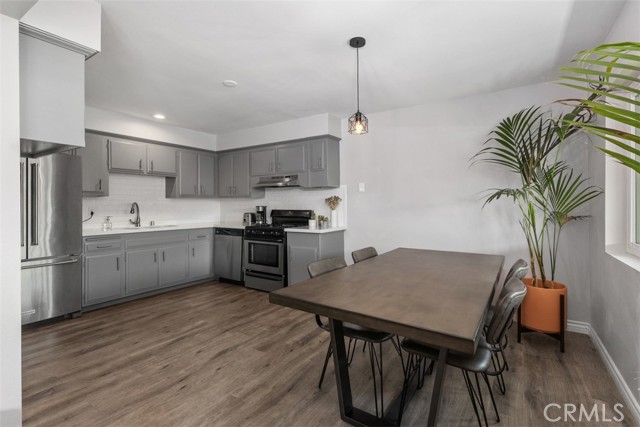 1921 Sherry Lane, Santa Ana CA: https://media.crmls.org/medias/352866bd-3eb2-440b-b32a-53a7aa491599.jpg