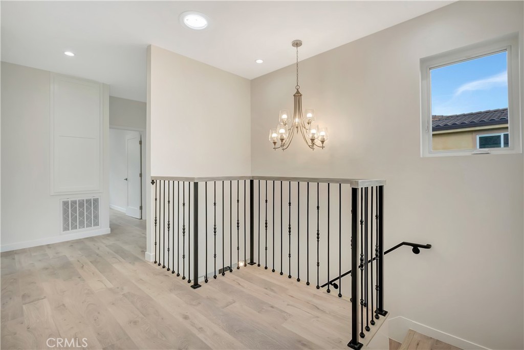 MLS #SR25263592 image #14