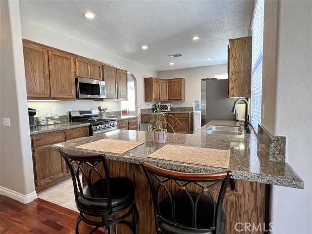 Detail Gallery Image 5 of 28 For 16187 Cousins Cir, Riverside,  CA 92503 - 5 Beds | 3 Baths