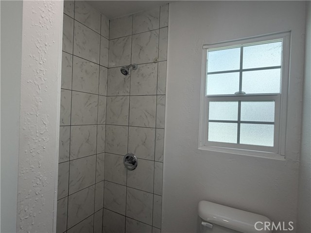 Detail Gallery Image 11 of 11 For 3842 Walton, Los Angeles,  CA 90037 - 3 Beds | 2 Baths