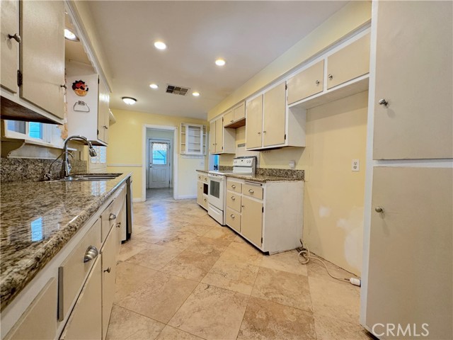 Detail Gallery Image 14 of 27 For 200 Terry Ln, Hemet,  CA 92544 - 3 Beds | 2 Baths