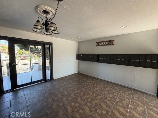 Detail Gallery Image 4 of 27 For 240 W Verdugo, Burbank,  CA 91502 - 2 Beds | 2 Baths
