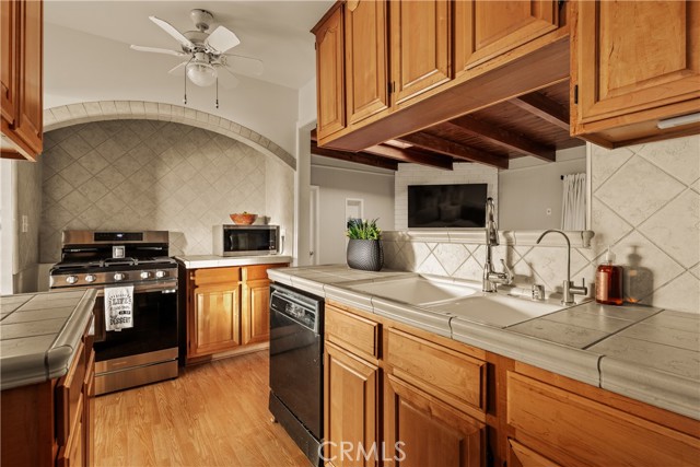 Detail Gallery Image 9 of 27 For 1640 N Lincoln St, Burbank,  CA 91506 - 4 Beds | 2 Baths