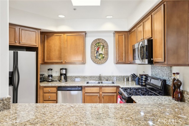 Detail Gallery Image 9 of 41 For 14343 Burbank Bld #301,  Sherman Oaks,  CA 91401 - 3 Beds | 2 Baths