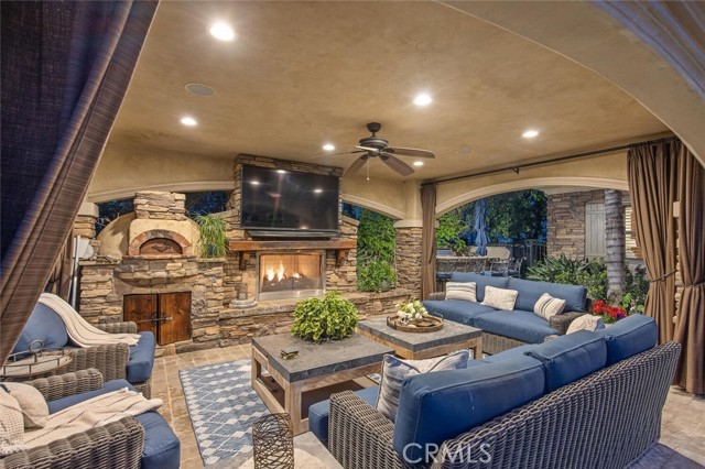 25769 Oak Leaf Court, Valencia CA: https://media.crmls.org/medias/352b7a80-4d85-4e0f-9250-5b443b6ff30f.jpg