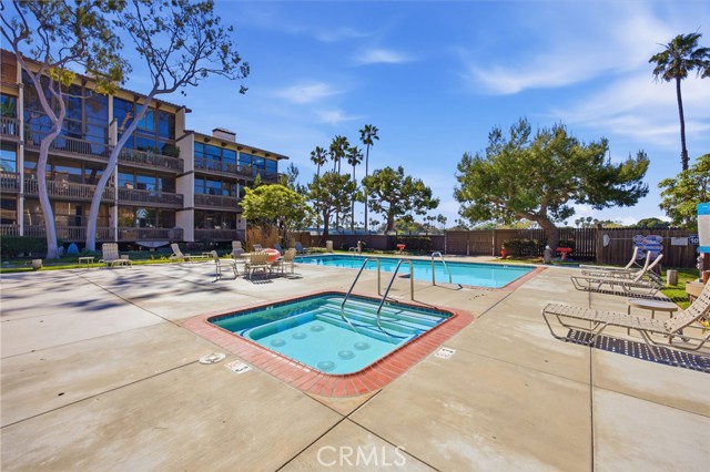 7202 Marina Pacifica S, Long Beach CA: https://media.crmls.org/medias/352c410c-6120-42ae-8d96-df8e0e2deaf5.jpg