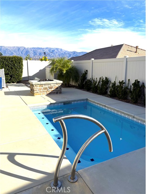 372 Linnea Fields, Beaumont CA: https://media.crmls.org/medias/352e0091-d52d-4911-b2f0-71ae5fda0011.jpg