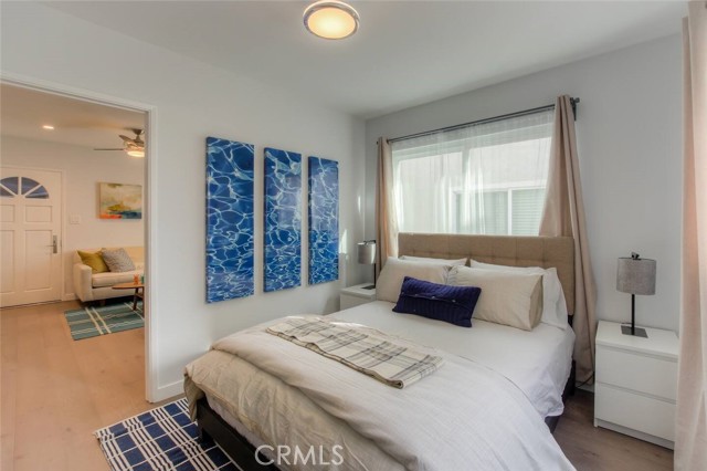 200 Moonstone Street, Manhattan Beach CA: https://media.crmls.org/medias/352e7bdd-a233-496e-80f5-878076c1edff.jpg