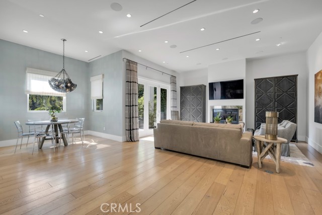 Detail Gallery Image 26 of 75 For 17950 Rancho St, Encino,  CA 91316 - 5 Beds | 6 Baths