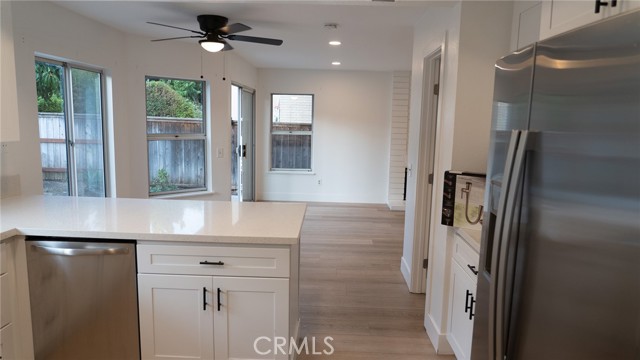 Detail Gallery Image 6 of 36 For 21 Fillmore, Irvine,  CA 92620 - 4 Beds | 2/1 Baths