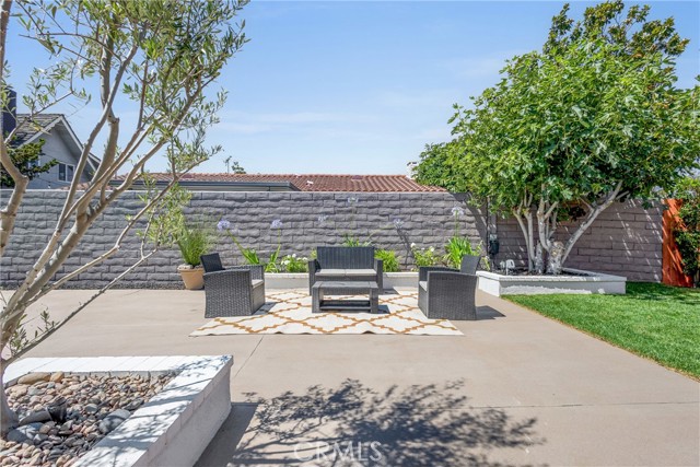 14681 Yorba Street, Tustin CA: https://media.crmls.org/medias/352f1c00-5d69-4ed4-85c2-367af1d29059.jpg