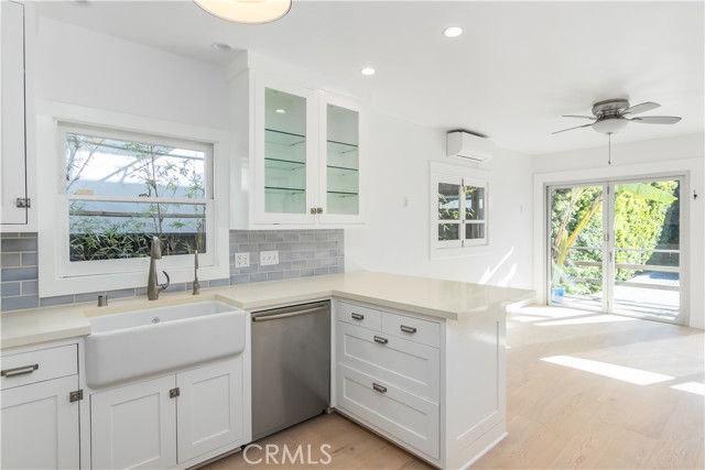 Detail Gallery Image 25 of 38 For 243 Windward, Venice,  CA 90291 - 2 Beds | 2 Baths