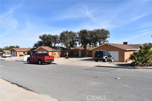6321 Yucca Avenue, 29 Palms CA: https://media.crmls.org/medias/352fe160-3748-4c56-a275-ff03dc4d8b63.jpg