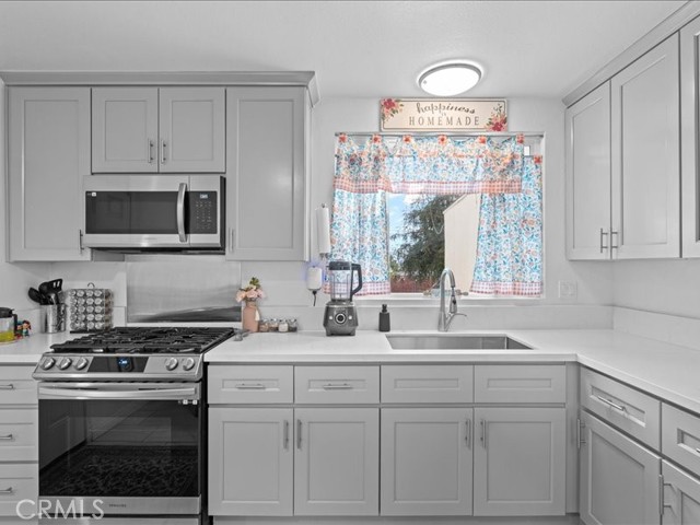 Detail Gallery Image 7 of 23 For 27111 Millar, Highland,  CA 92346 - 2 Beds | 1 Baths