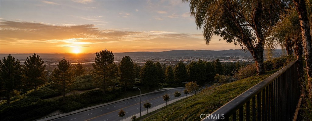 https://media.crmls.org/medias/352ff0b9-87e4-40d0-932f-297c21fc884c.jpg?preset=X-Large