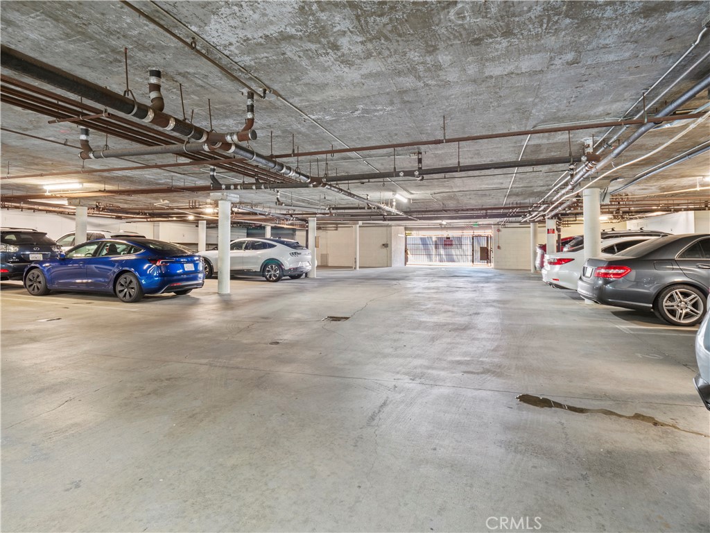 https://media.crmls.org/medias/3530fb81-ef5f-41e9-8eb4-c873c7e83ee0.jpg?preset=X-Large