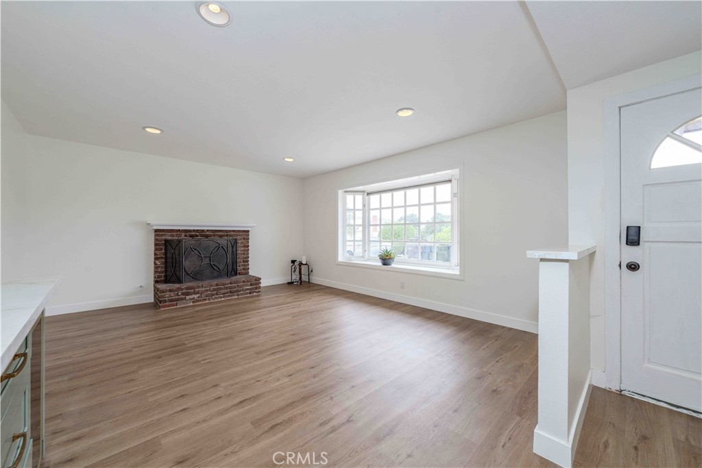 MLS #OC25280398 image #1