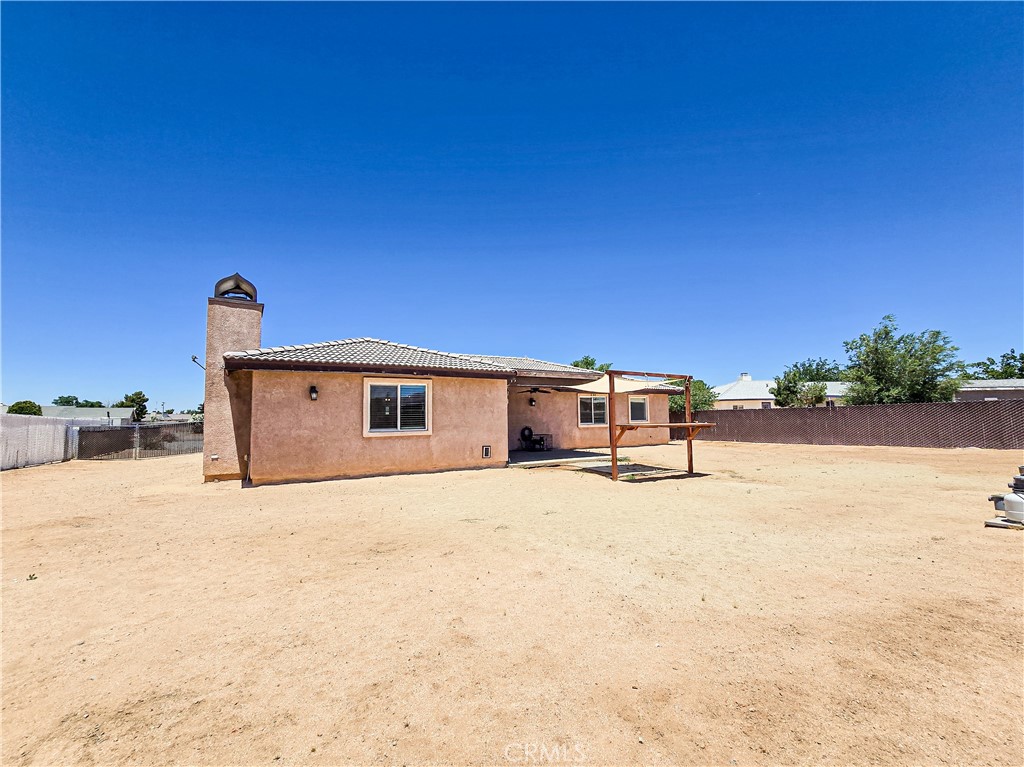 https://media.crmls.org/medias/35312f7e-b27a-445e-82e7-d40ecdc90f11.jpg?preset=X-Large