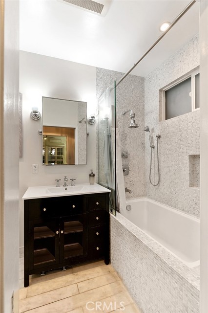 6115 Van Noord Avenue, Valley Glen CA: https://media.crmls.org/medias/35317f0b-899b-48d8-a83b-49f0d07b6a9c.jpg