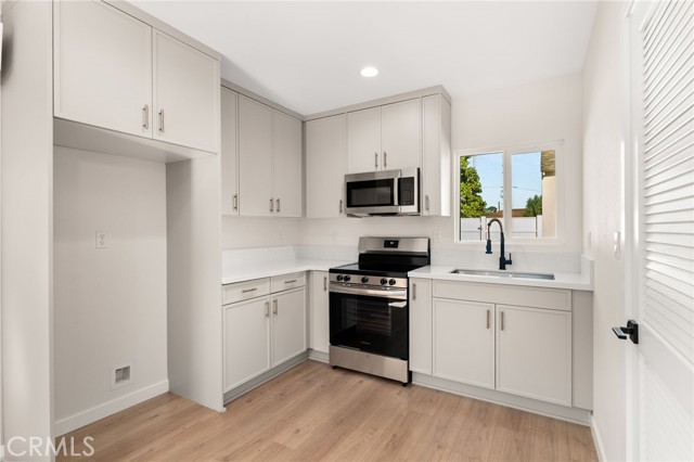 Image 24 of 47 For 2155 Euclid Avenue