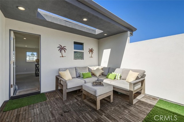 Detail Gallery Image 27 of 49 For 1729 Harriman Ln a,  Redondo Beach,  CA 90278 - 4 Beds | 3/1 Baths