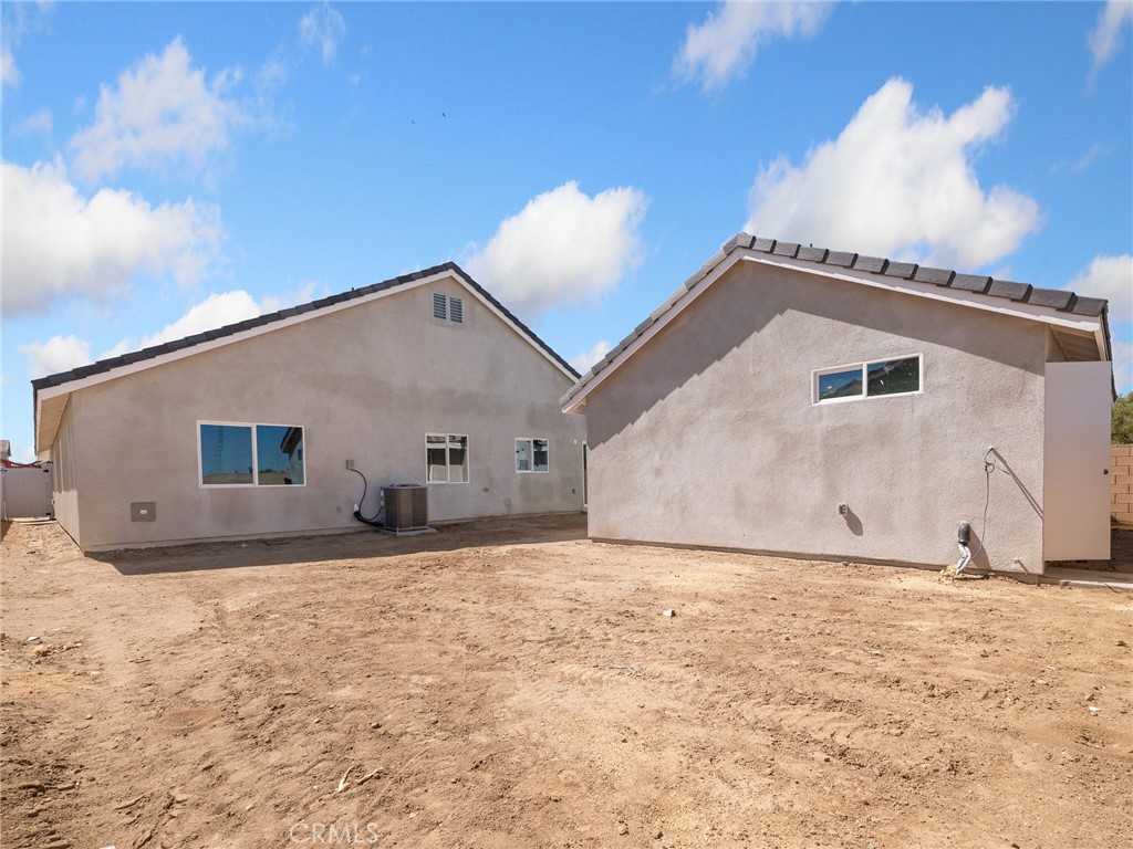 https://media.crmls.org/medias/3532548e-24a8-4dfe-9180-d7739ca0773c.jpg?preset=X-Large