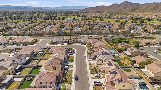 Detail Gallery Image 13 of 72 For 29565 Tulipwood, Menifee,  CA 92584 - 4 Beds | 2/1 Baths