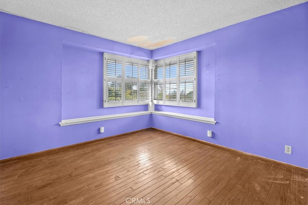 https://media.crmls.org/medias/3532ac1c-78b4-4ec3-ab6e-f53e43055428.jpg?preset=X-Large