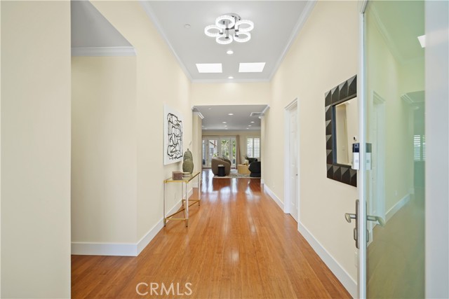 6475 Randi Avenue, Woodland Hills CA: https://media.crmls.org/medias/3532c48c-1253-432c-bde9-c397334eb746.jpg