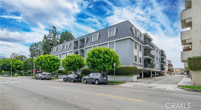8635 Falmouth Avenue, Playa del Rey CA: https://media.crmls.org/medias/35331828-935f-4af8-bfcb-279791c20851.jpg