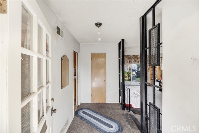 7618 Gazette Avenue photo 4