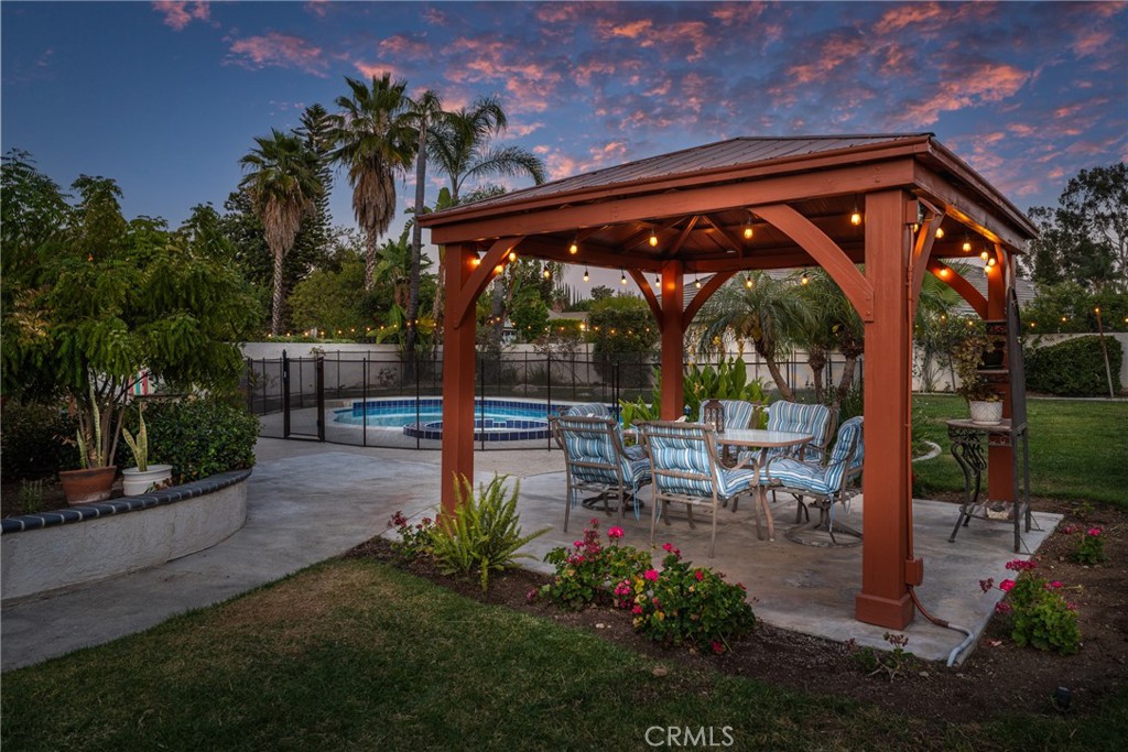 https://media.crmls.org/medias/35338995-0b38-4446-93e3-30613543edc0.jpg?preset=X-Large