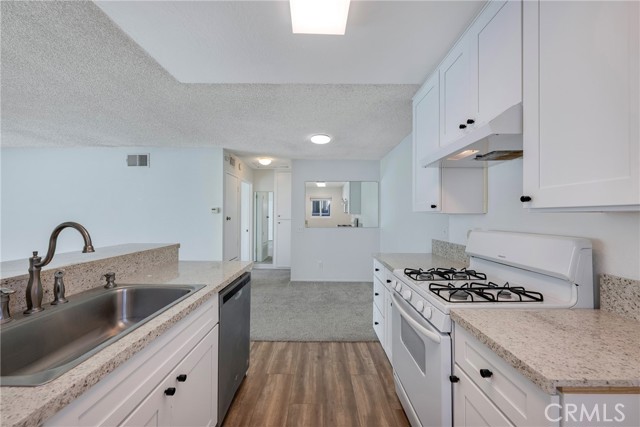 Detail Gallery Image 15 of 45 For 1076 Cabrillo Park Dr #C,  Santa Ana,  CA 92701 - 1 Beds | 1 Baths