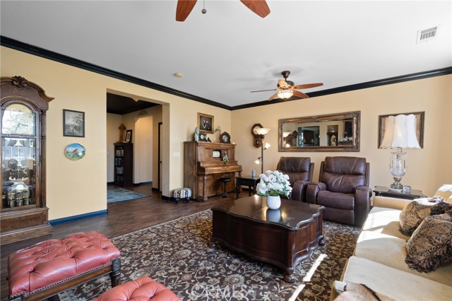 Detail Gallery Image 6 of 30 For 10705 Topiary Dr, Bakersfield,  CA 93306 - 3 Beds | 2 Baths