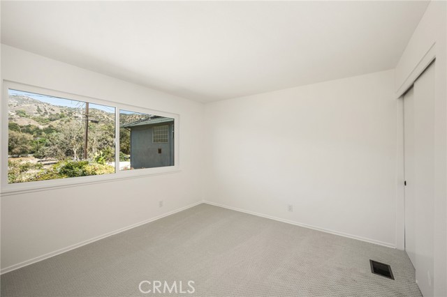 925 Eastglen photo 32