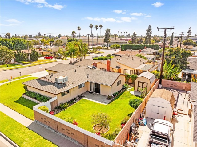 6051 Santa Barbara Avenue, Garden Grove CA: https://media.crmls.org/medias/35373ce0-72e2-4443-82a5-57de49e85a02.jpg